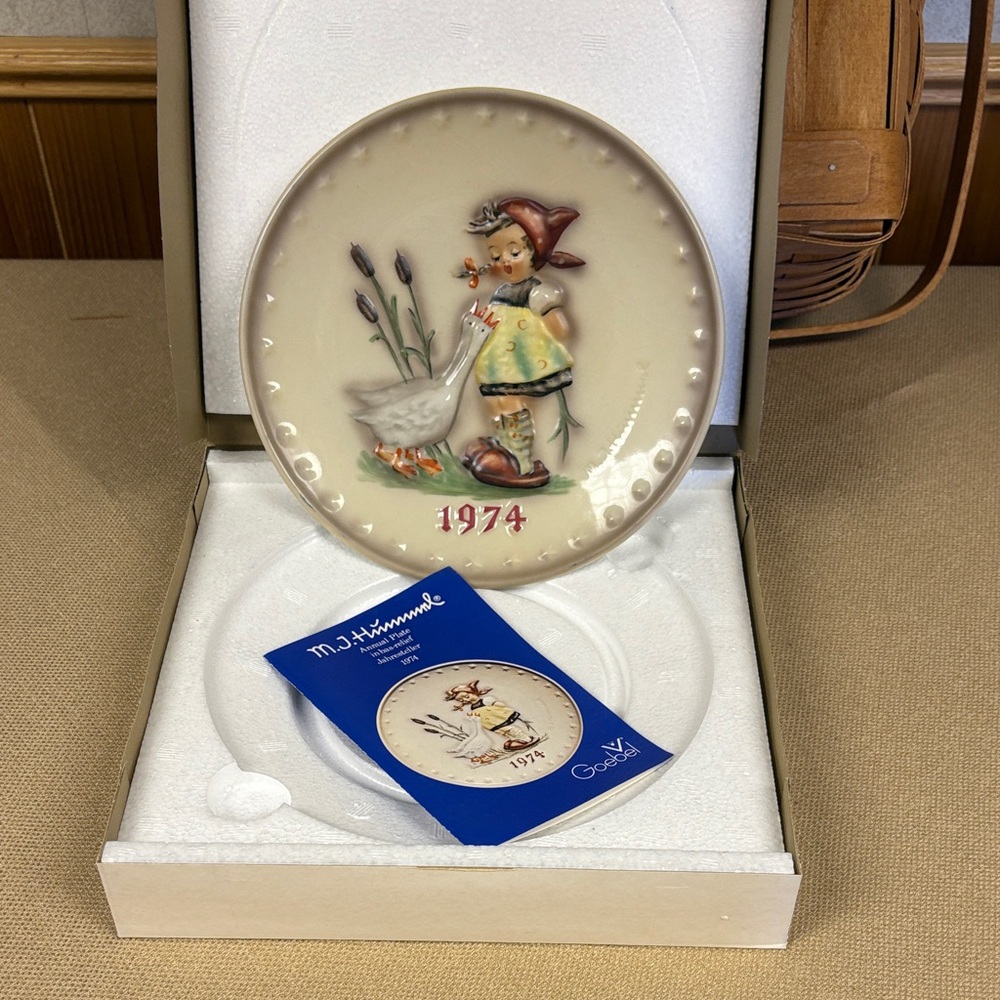 💃💃HP💃💃 MI Hummel 1974 Plate with Girl and Goose Mint Condition
